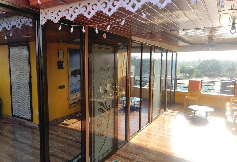 غرفة عائلية مطلّة علي الجبل, Diamond Cottage