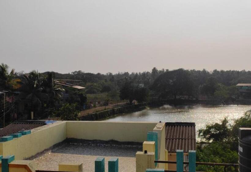 غرفة عائلية مطلّة علي الجبل, Diamond Cottage