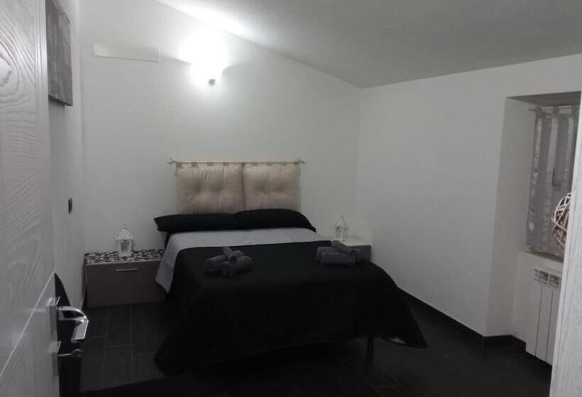 חדר דלוקס, Home Sweet Home