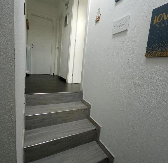 חדר דלוקס, Home Sweet Home