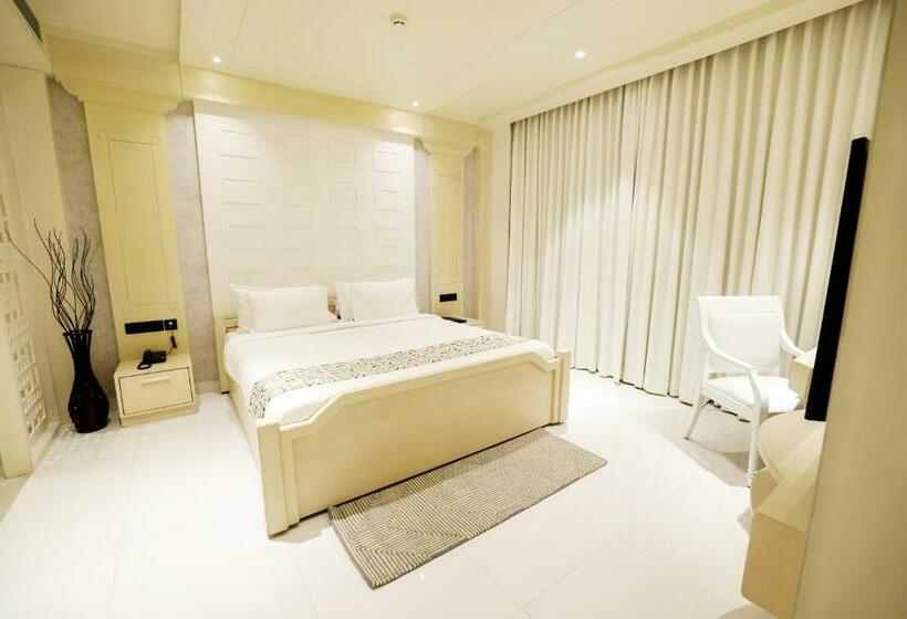 スーペリアースイート, Aj Grand