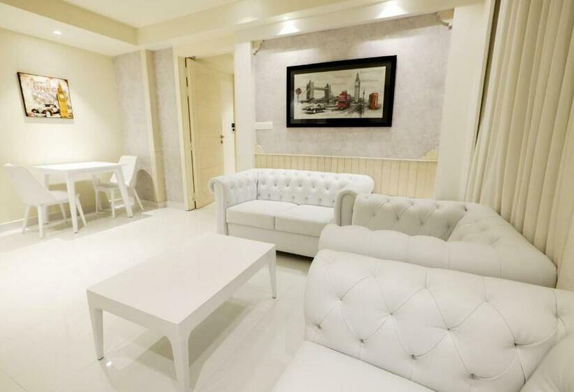 スーペリアースイート, Aj Grand