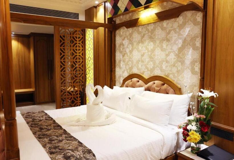 スーペリアースイート, Aj Grand