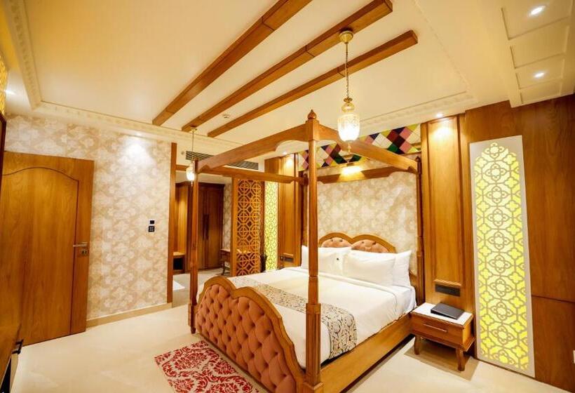 スーペリアースイート, Aj Grand