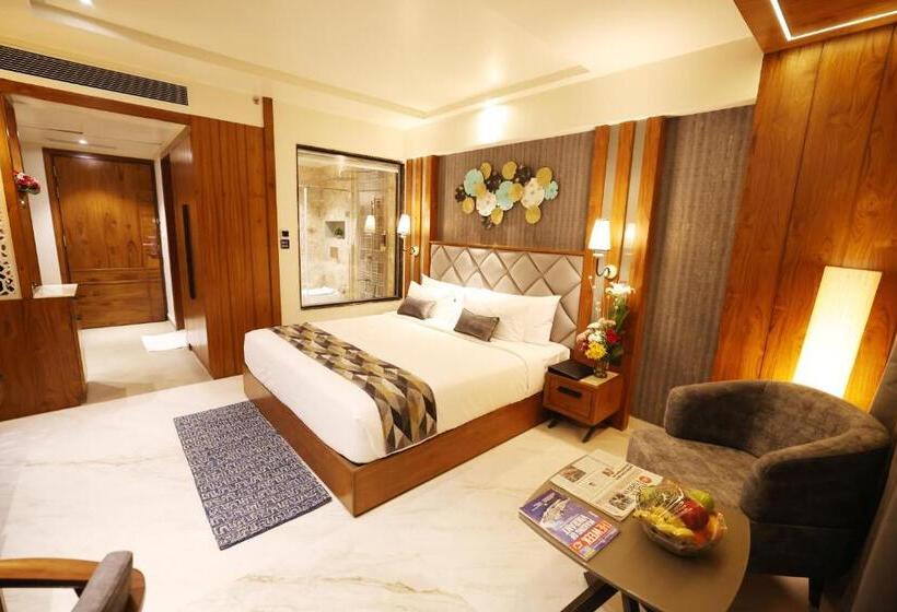 スーペリアールーム, Aj Grand