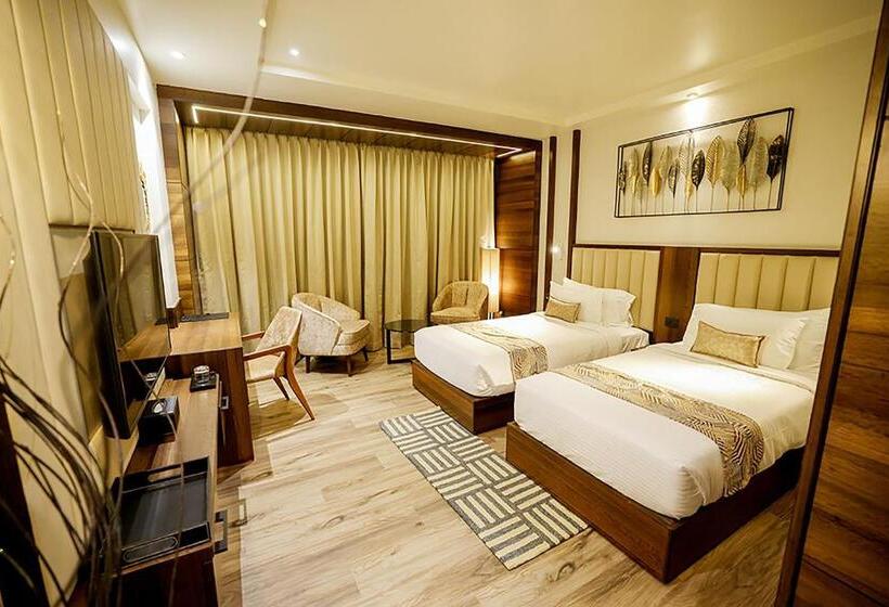 デラックスルーム, Aj Grand