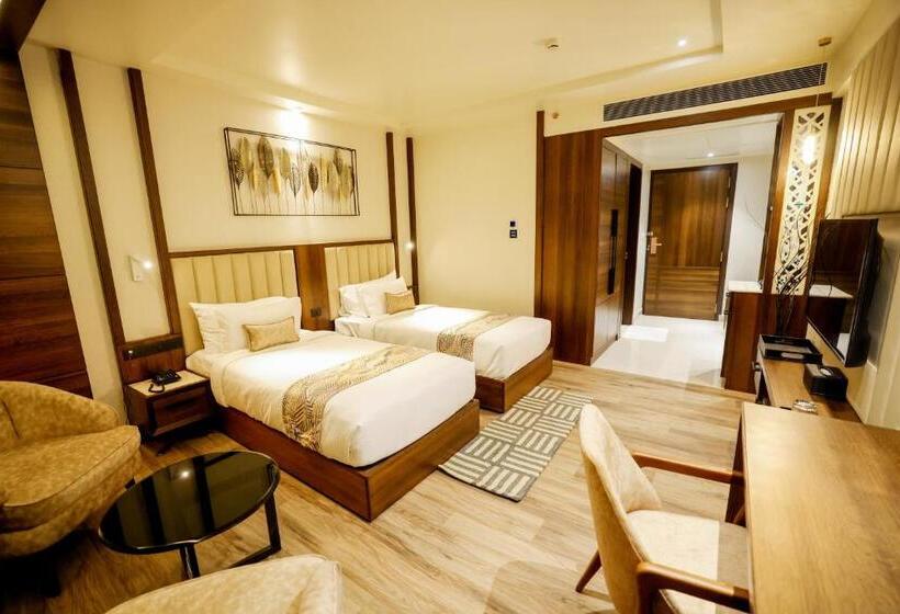 デラックスルーム, Aj Grand