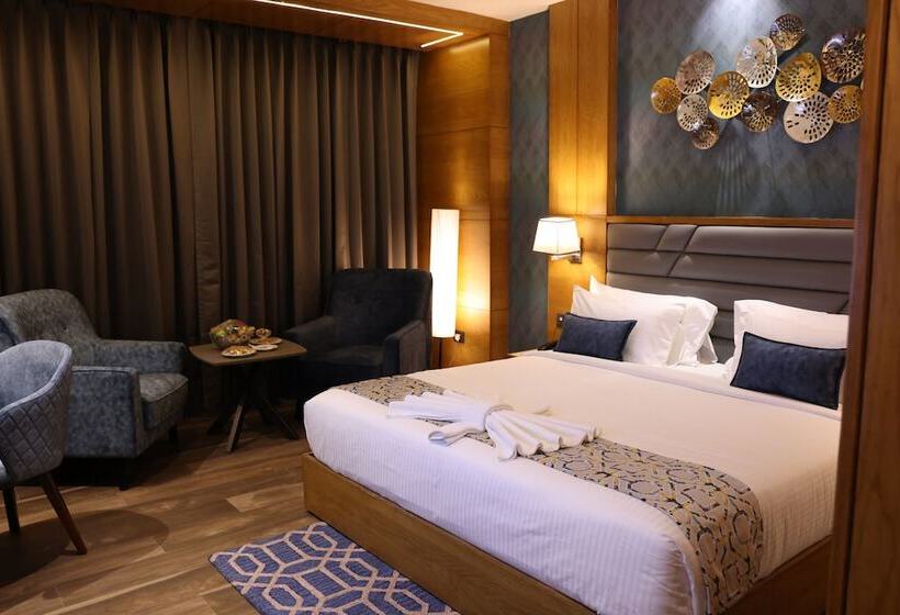 デラックスルーム, Aj Grand