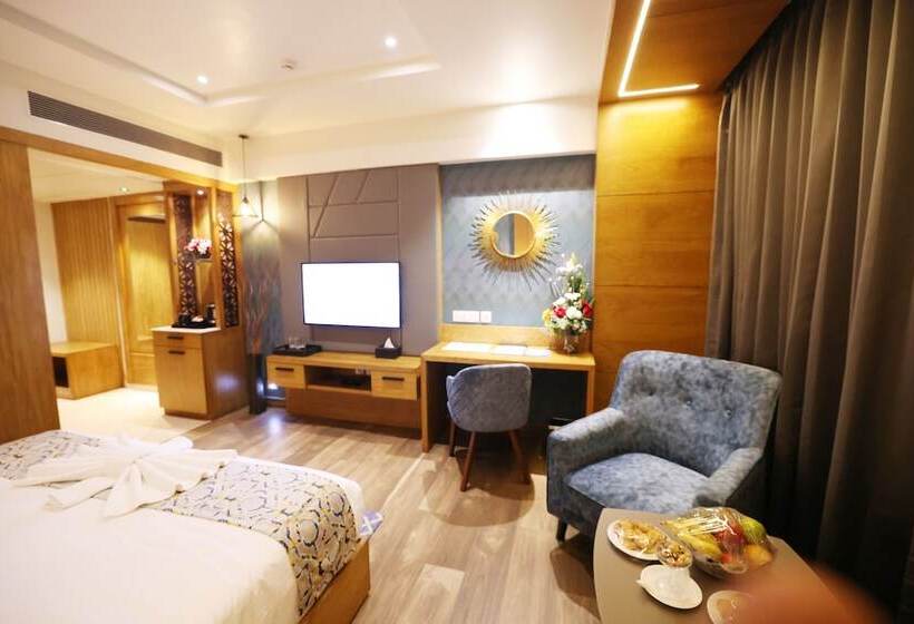 デラックスルーム, Aj Grand