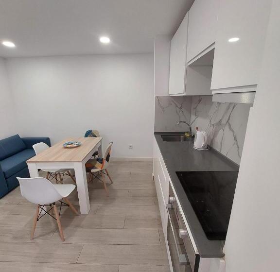 스탠다드 스튜디오, Sdh Apartments