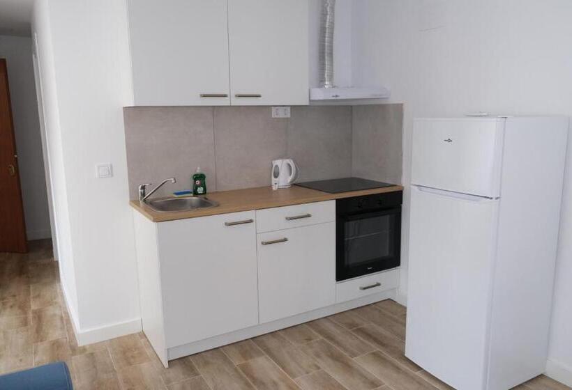 스탠다드 스튜디오, Sdh Apartments