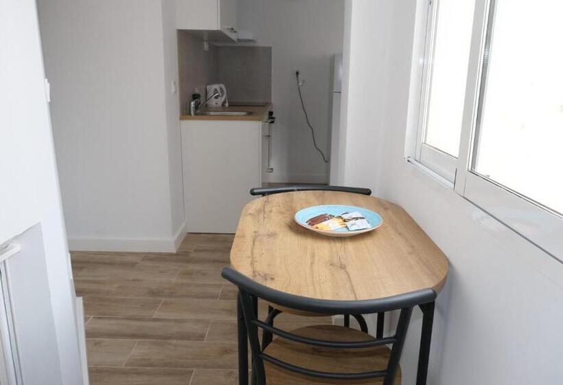 스탠다드 스튜디오, Sdh Apartments