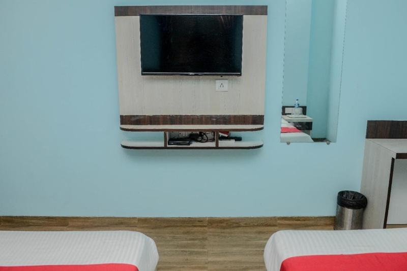 غرفة قياسية ثلاثية, O Royal Orbit