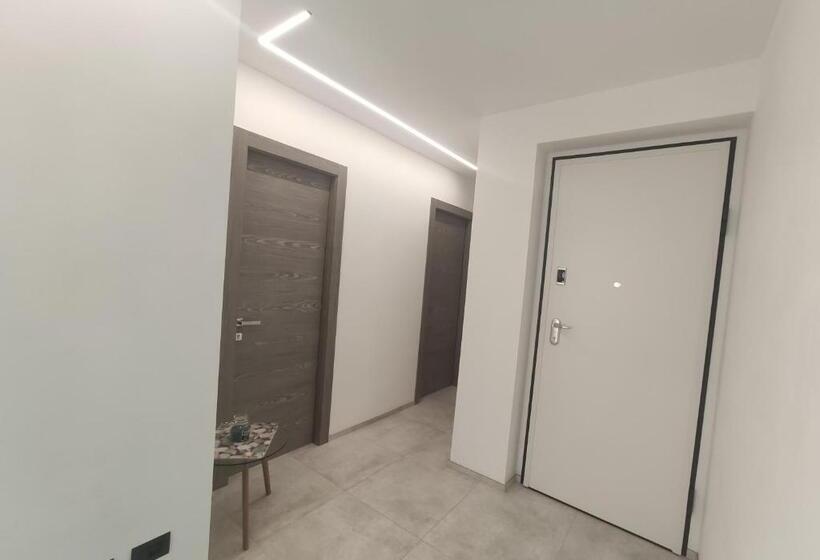 اتاق استاندارد سه تخته با بالکن, A, C Or D Myaostaproject Rentals