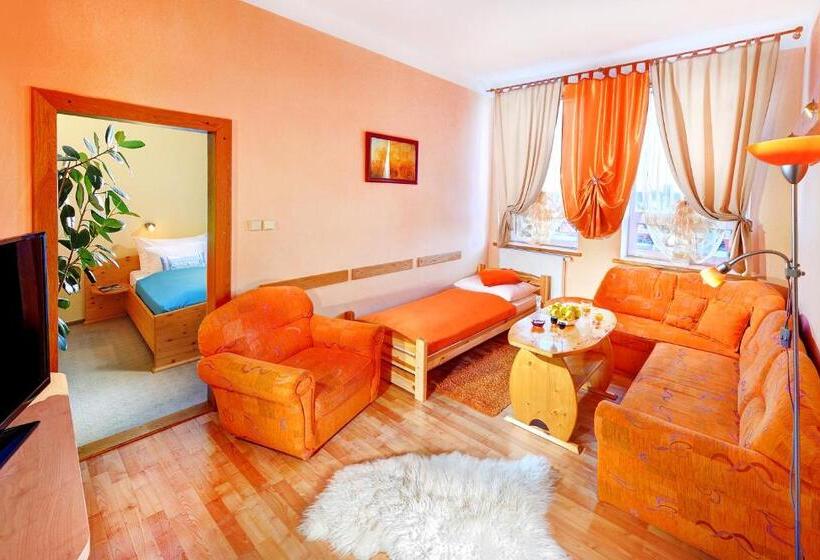 סוויטה משפחתית, Apartmány Renomal