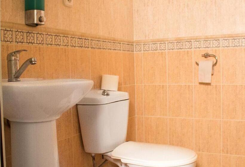 Трежместный Номер Economy, Apartmány Renomal