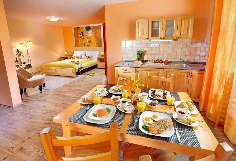 سوییت لوکس, Apartmány Renomal