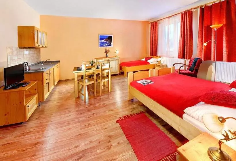 استودیو خانوادگی, Apartmány Renomal