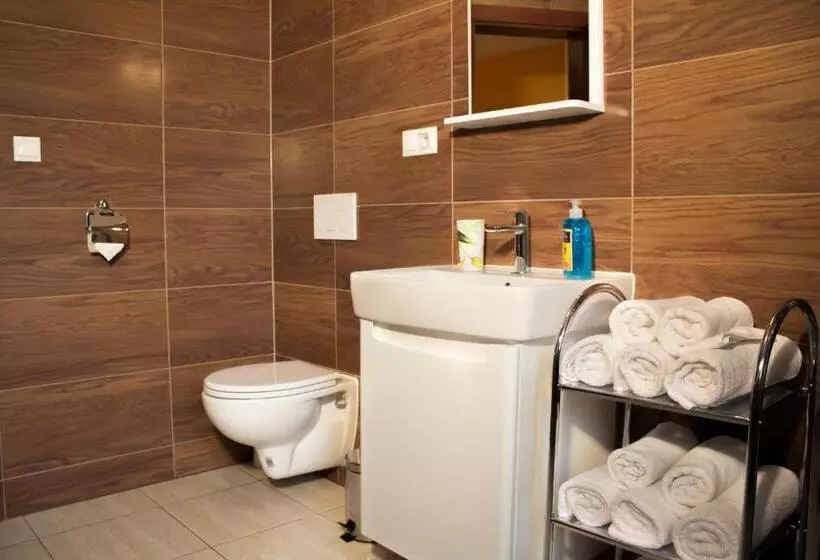استودیو خانوادگی, Apartmány Renomal
