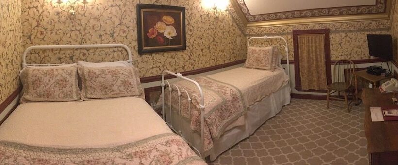 Семейный Номер Совместный Санузел, Frisco Lodge