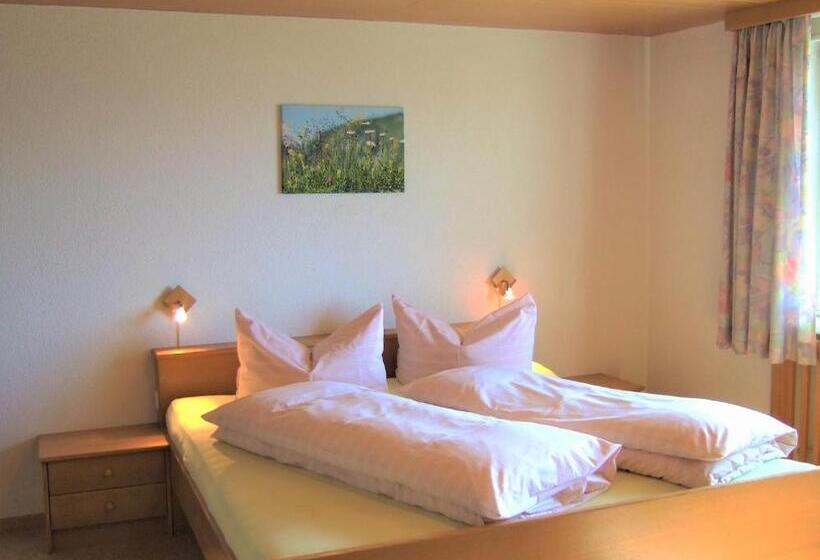 غرفة قياسية, Haus Adlerhorst