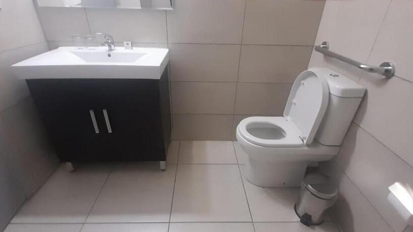 חדר סטנדרט מותאם לאדם עם מוגבלויות, African Sky Ermelo Inn