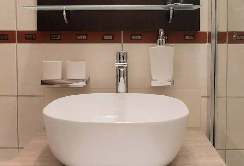 اتاق کلاس بیزنس, Bazilika Alatt Panzió