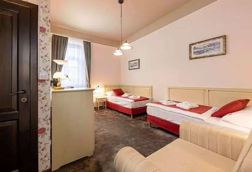 اتاق کلاس بیزنس, Bazilika Alatt Panzió