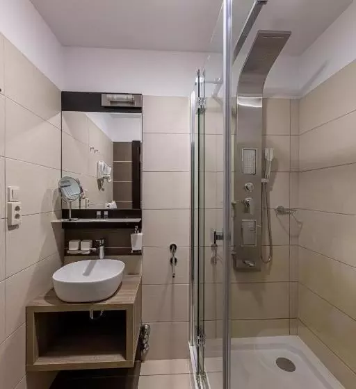 اتاق لوکس, Bazilika Alatt Panzió