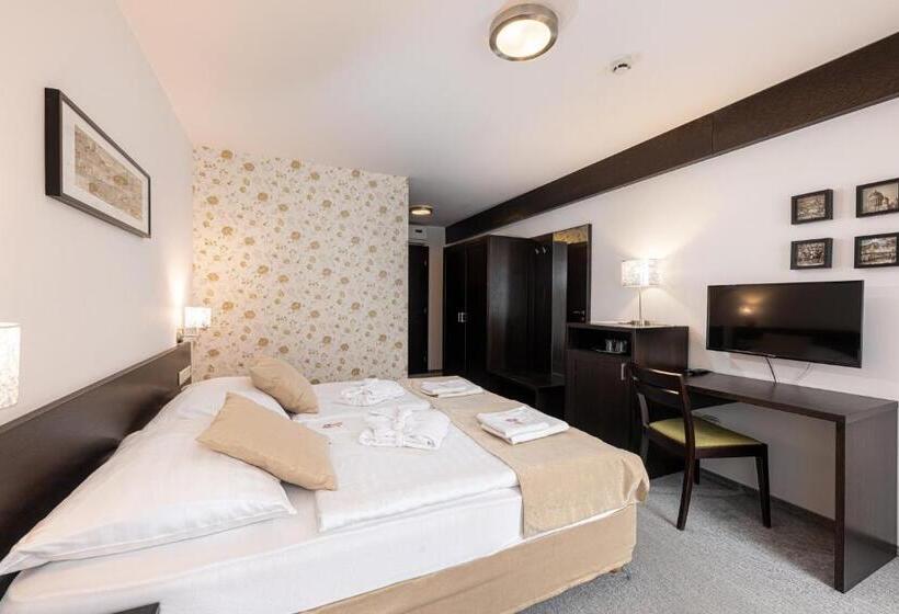 デラックスルーム, Bazilika Alatt Panzió