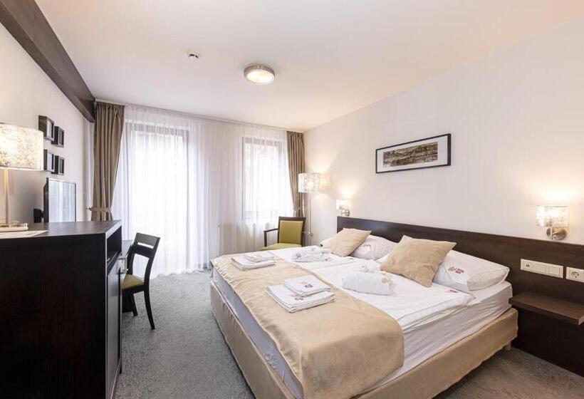 デラックスルーム, Bazilika Alatt Panzió