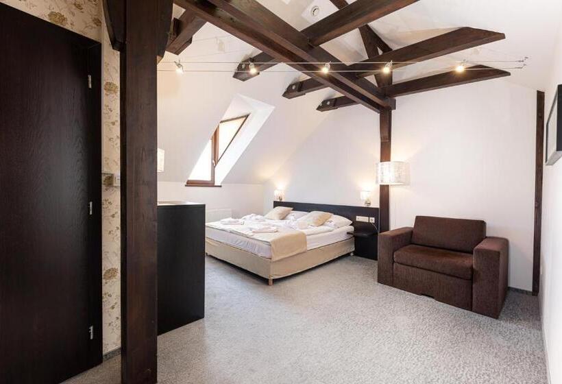 デラックスルーム, Bazilika Alatt Panzió