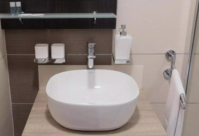 اتاق لوکس با تخت بزرگ, Bazilika Alatt Panzió
