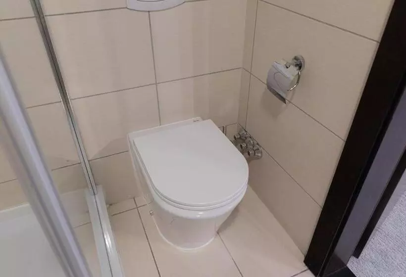 اتاق لوکس, Bazilika Alatt Panzió