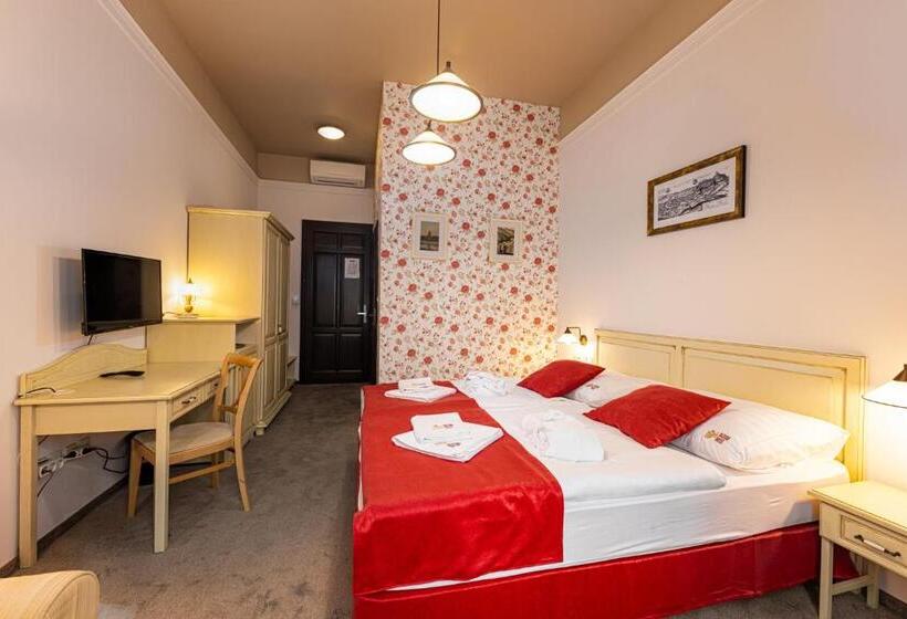 デラックスルーム, Bazilika Alatt Panzió