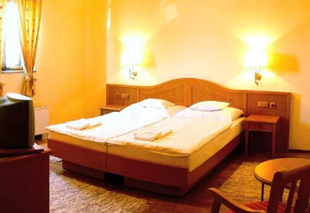 Standard Neljän Hengen Huone, Gastland M1 Hotel & Conference Center
