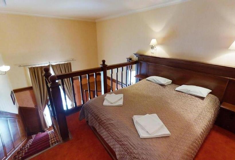 חדר דופלקס, Nelson