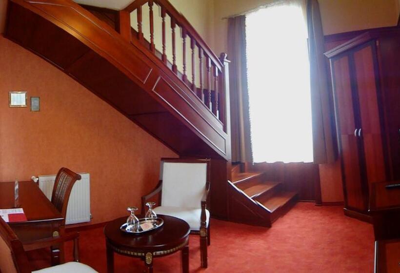 חדר דופלקס, Nelson