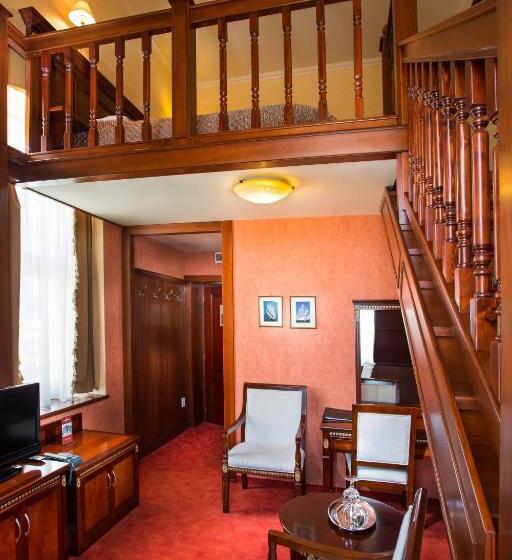 חדר דופלקס, Nelson