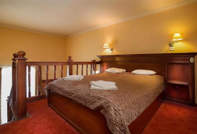 חדר דופלקס, Nelson