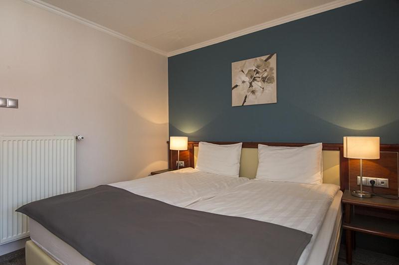 Номер Стандарт, Old Lake Golf