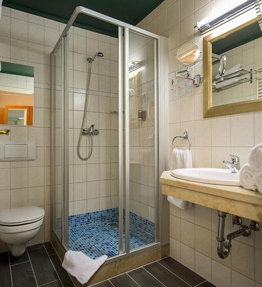 غرفة قياسية, Old Lake Golf