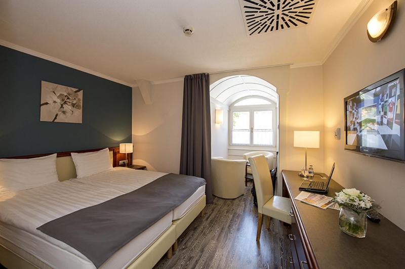 غرفة قياسية, Old Lake Golf