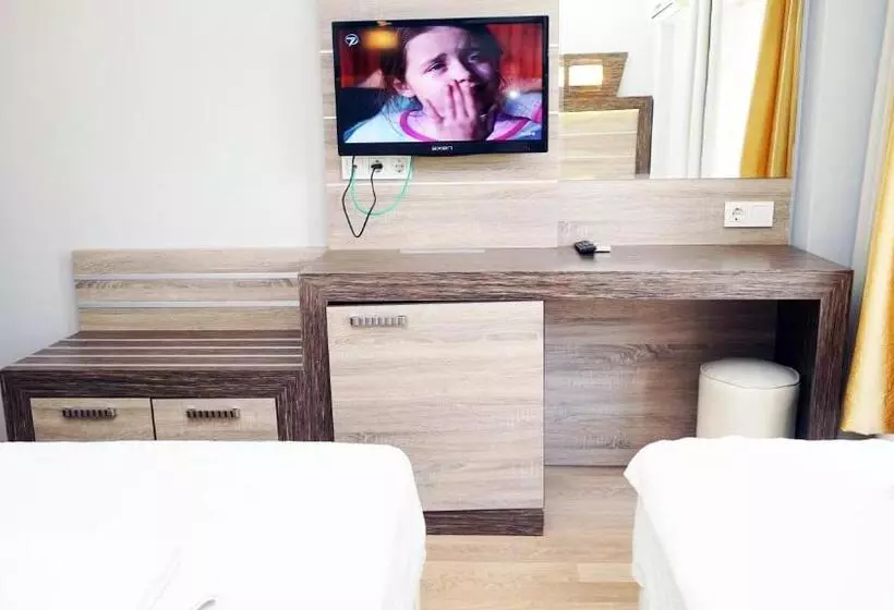 اتاق استاندارد چهار تخته با چشم‌انداز دریا, Bülent Kocabaş Selinus Beach Club