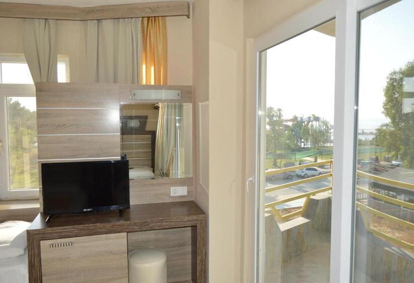 اتاق استاندارد چهار تخته با چشمانداز دریا, Bülent Kocabaş Selinus Beach Club