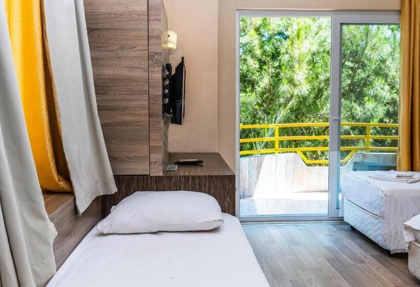 اتاق خانوادگی, Bülent Kocabaş Selinus Beach Club