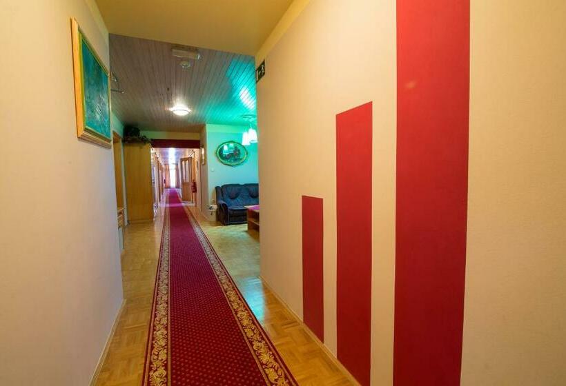 اتاق استاندارد, Guesthouse Smogavc