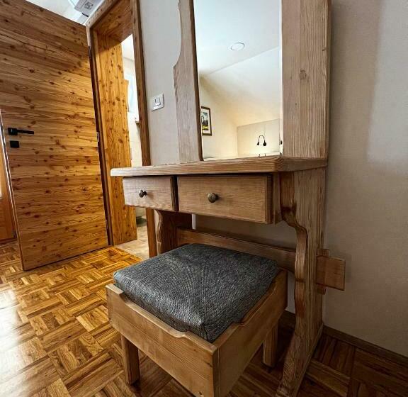 اتاق استاندارد چهار تخته, Guesthouse Smogavc