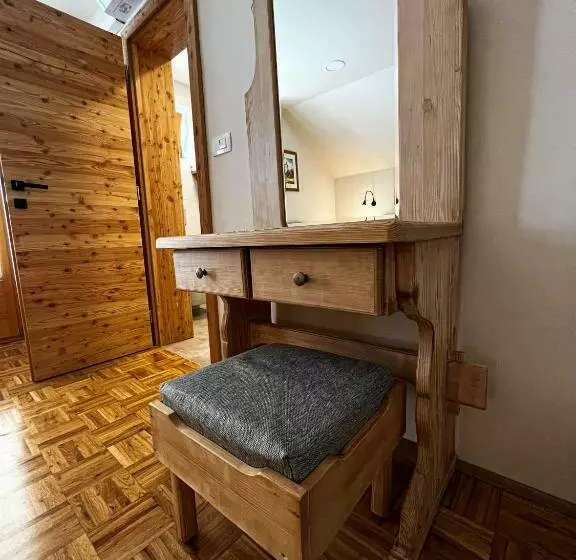 اتاق استاندارد چهار تخته, Guesthouse Smogavc