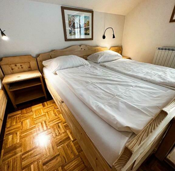 اتاق استاندارد چهار تخته, Guesthouse Smogavc